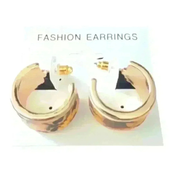 Jewelry - Women's gold hoop earrings with leopard decor